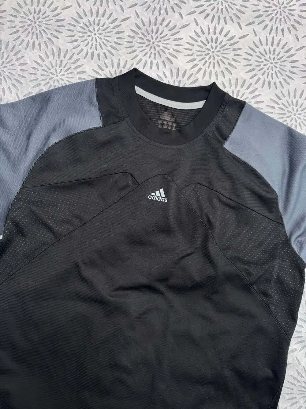Adidas Climacool Black and Gray Short Sleeve Athletic Shirt Men’s S